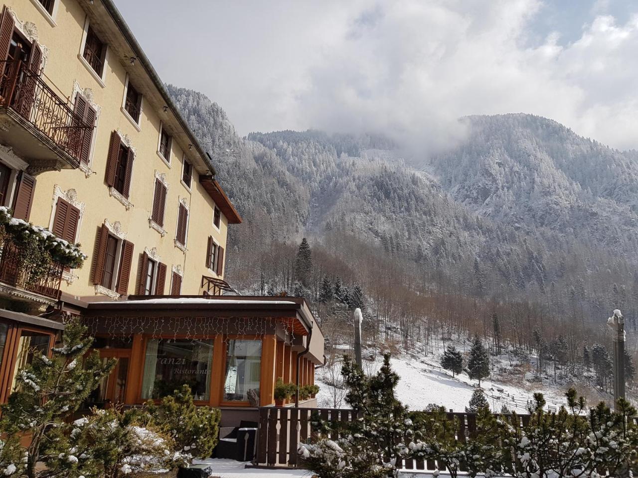 Hotel Pedretti Бранці Екстер'єр фото